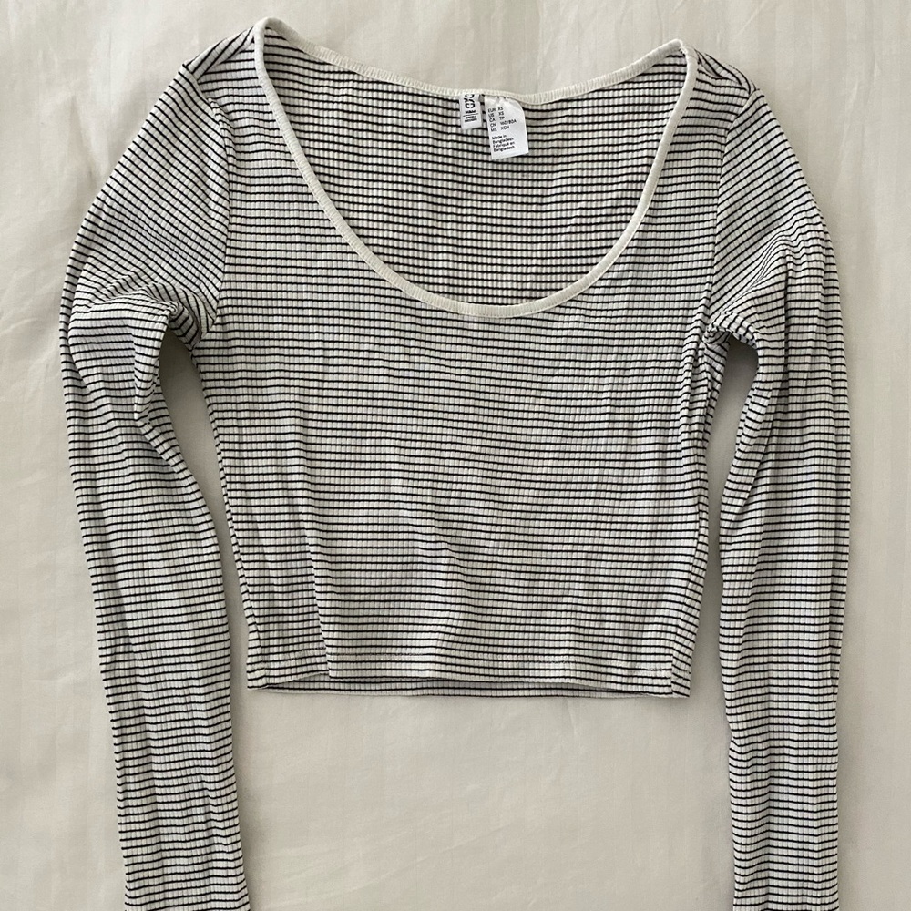 Stripped long-sleeve crop top